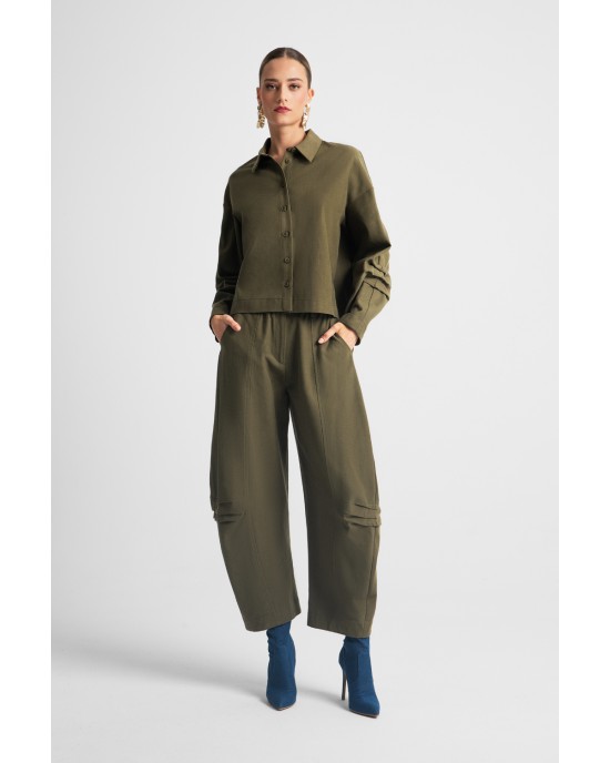 Moutaki Crop Πουκάμισο & Balloon Fit Khaki Παντελόνι Moutaki Crop Πουκάμισο & Balloon Fit Khaki Παντελόνι