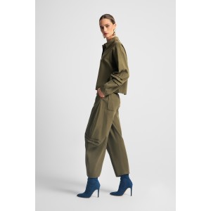 Moutaki Crop Πουκάμισο & Balloon Fit Khaki Παντελόνι Moutaki Crop Πουκάμισο & Balloon Fit Khaki Παντελόνι