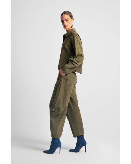 Moutaki Crop Πουκάμισο & Balloon Fit Khaki Παντελόνι Moutaki Crop Πουκάμισο & Balloon Fit Khaki Παντελόνι